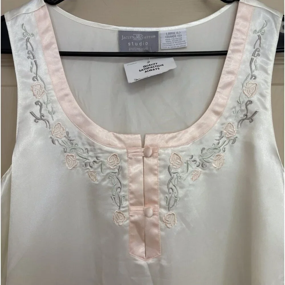 NEW VINTAGE JACLYN SMITH GLOSSY SHINY SATIN LONG IVORY NIGHTGOWN EMBROIDERED LG - Picture 2 of 5
